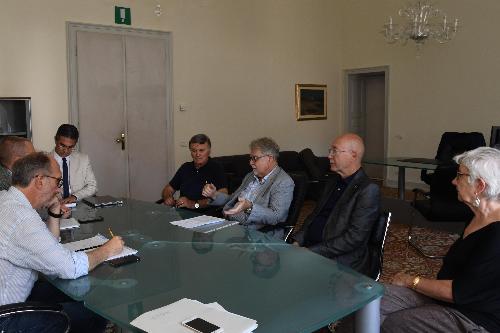 Il vicegovernatore della Regione con delega alla Salute, Riccardo Riccardi, incontra i presidenti dei quattro ordini dei medici chirurghi e degli odontoiatri del FVG, Claudio Pandullo (Trieste), Roberta Chersevani (Gorizia), Maurizio Rocco (Udine) e Guido Lucchini (Pordenone); presente anche il direttore regionale Salute, politiche sociali e disabilità, Gianni Cortiula